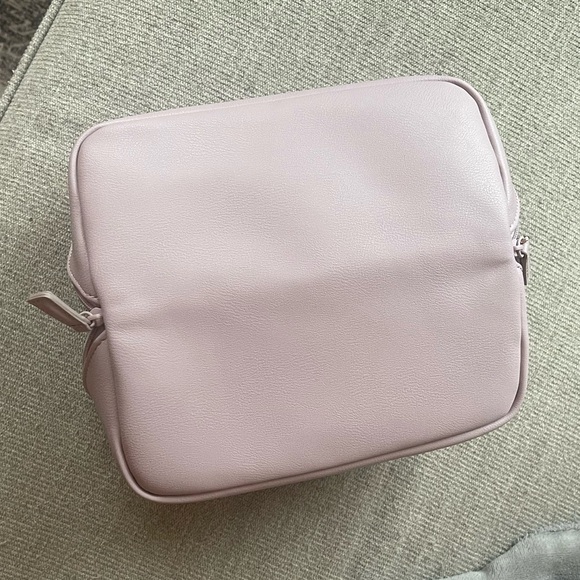 Beis x Wicked toiletry bag - Picture 5 of 7